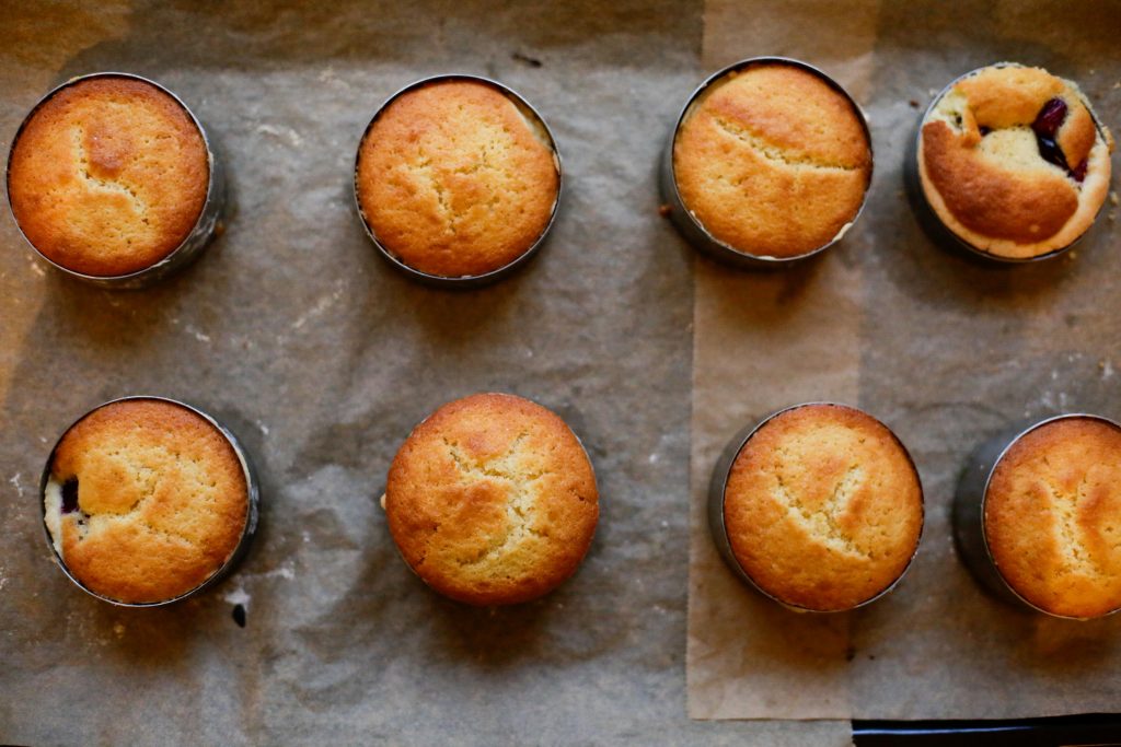 Kersencake Met Frangipane Kookmutsjes