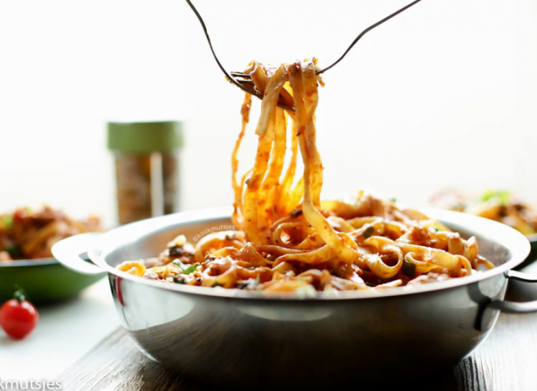 Tagliatelle met tomatensaus