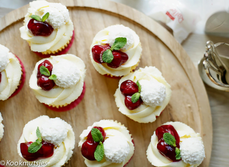 Mini raffaello cheesecakes