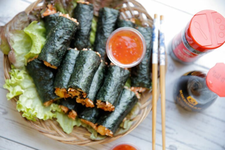 Spicy tomato rolls