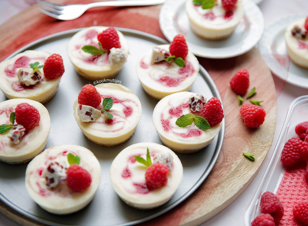 Raspberry cheesecakes