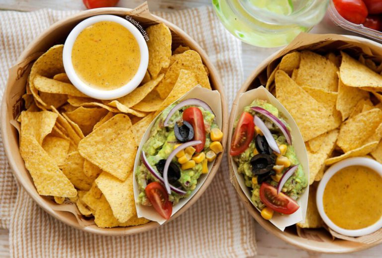 Nacho’s met guacamole en kaassaus
