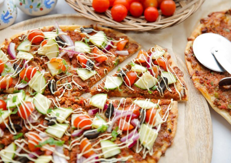 Turkse pizza uit de oven