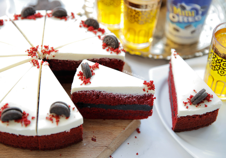 Red velvet oreo cake