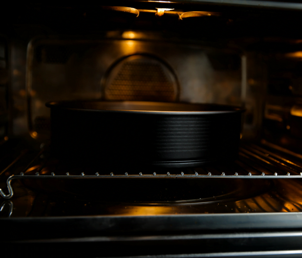 Leg de cake in een voorverwarmde oven op 170℃. Bak de cake in ca. 15 minuten gaar.