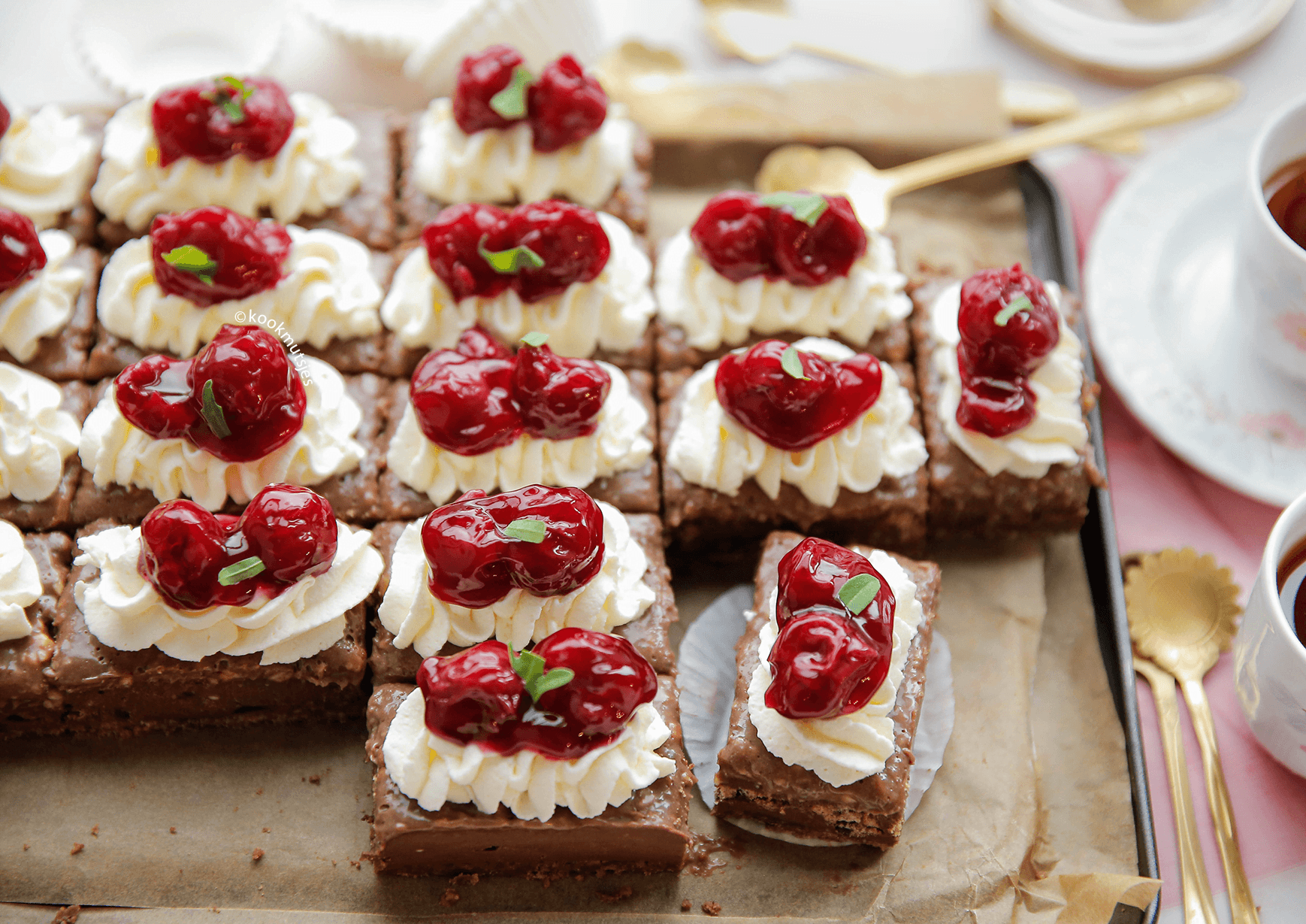 Chocolade dessert met kersenvlaai