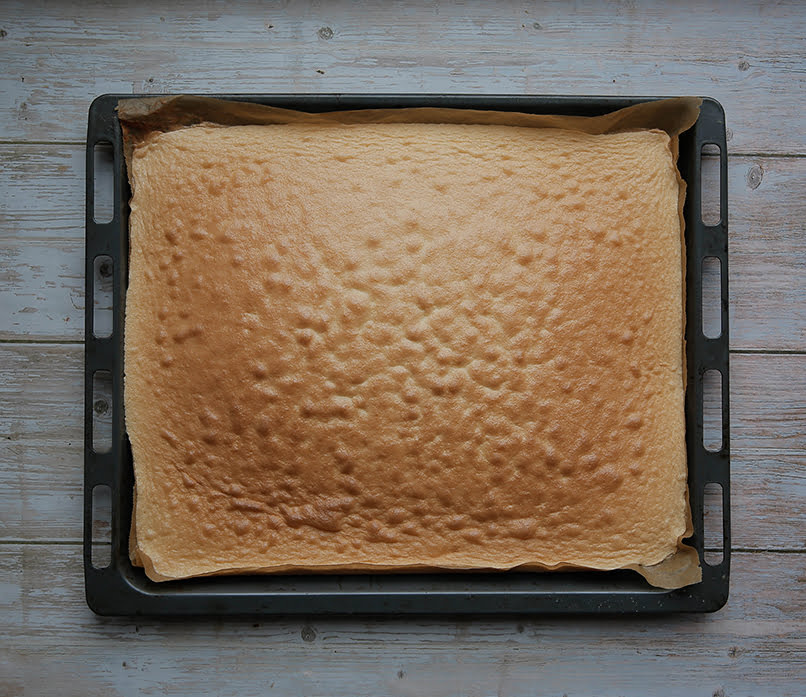 Leg de cake in een voorverwarmde oven op 200℃. Bak de cake in ca. 7-10 minuten gaar.