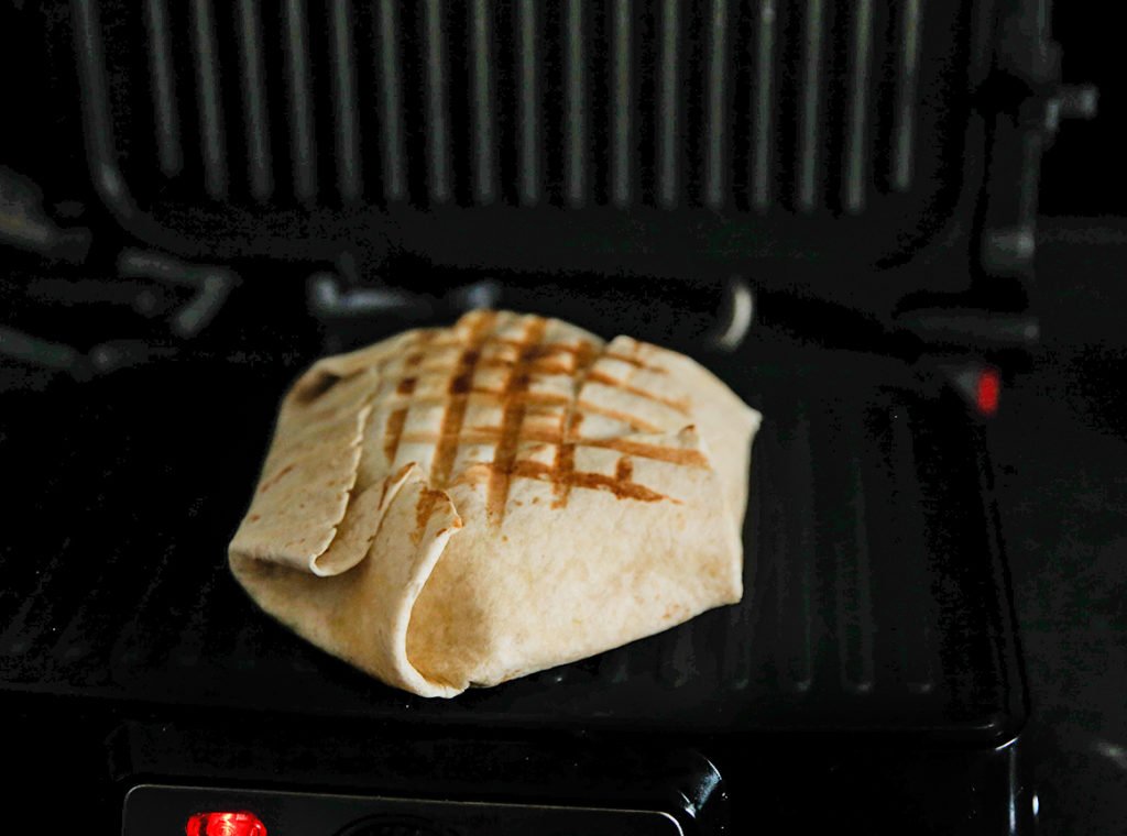 Leg de wrapburger op een grillplaat. Gril 2-3 minuten of tot de kaas goed is gesmolten.