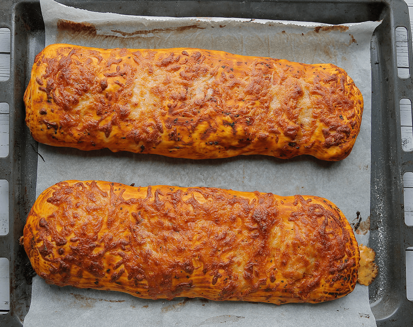 Gevulde kipbrood bakken in de oven