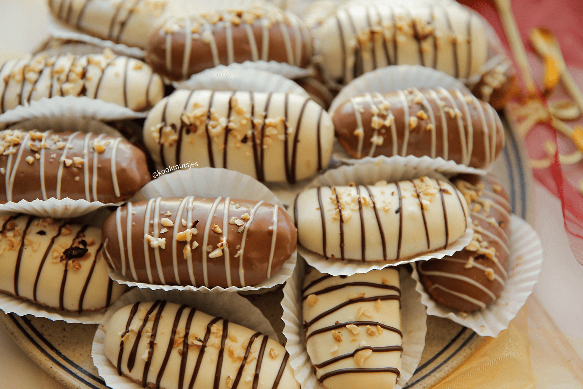 Kruimige pindakoekjes met chocolade Kookmutsjes