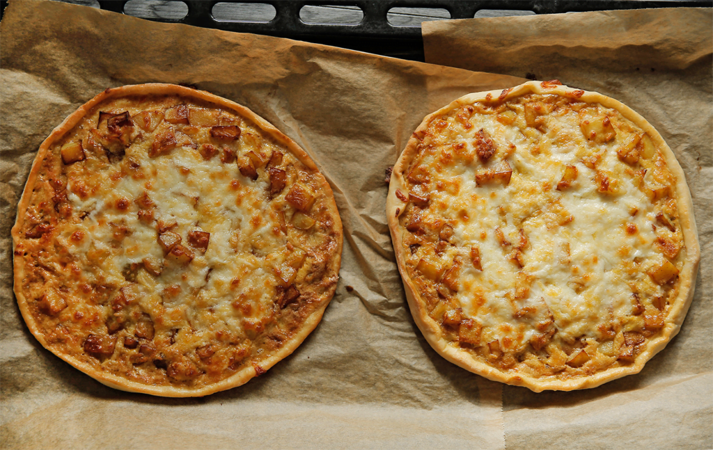 Leg de pizza’s in een voorverwarmde oven op 200℃. Bak 15-20 minuten.