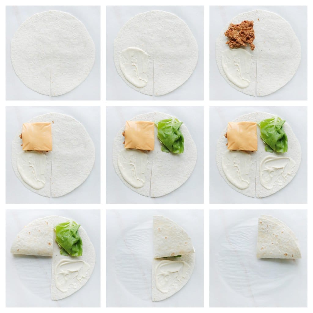 Werk met deze volgorde:
- Saus
- Krokante kip en kaas
- Sla
- Saus