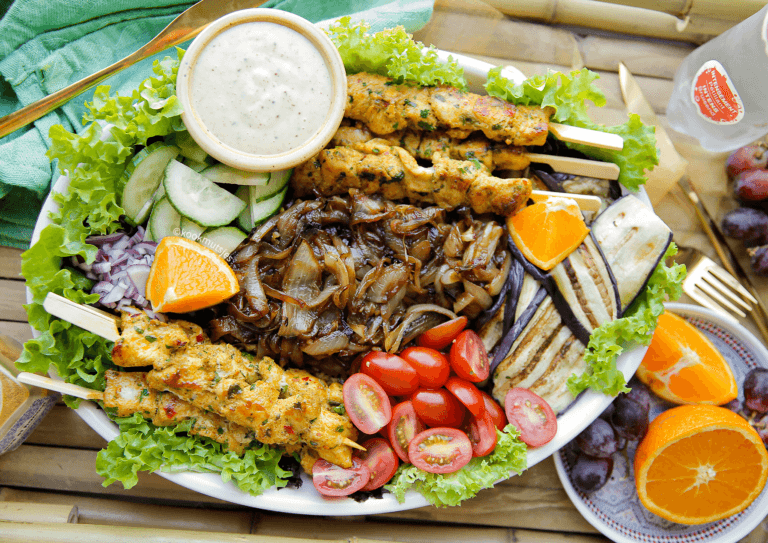 Bulgursalade met kipspiesjes