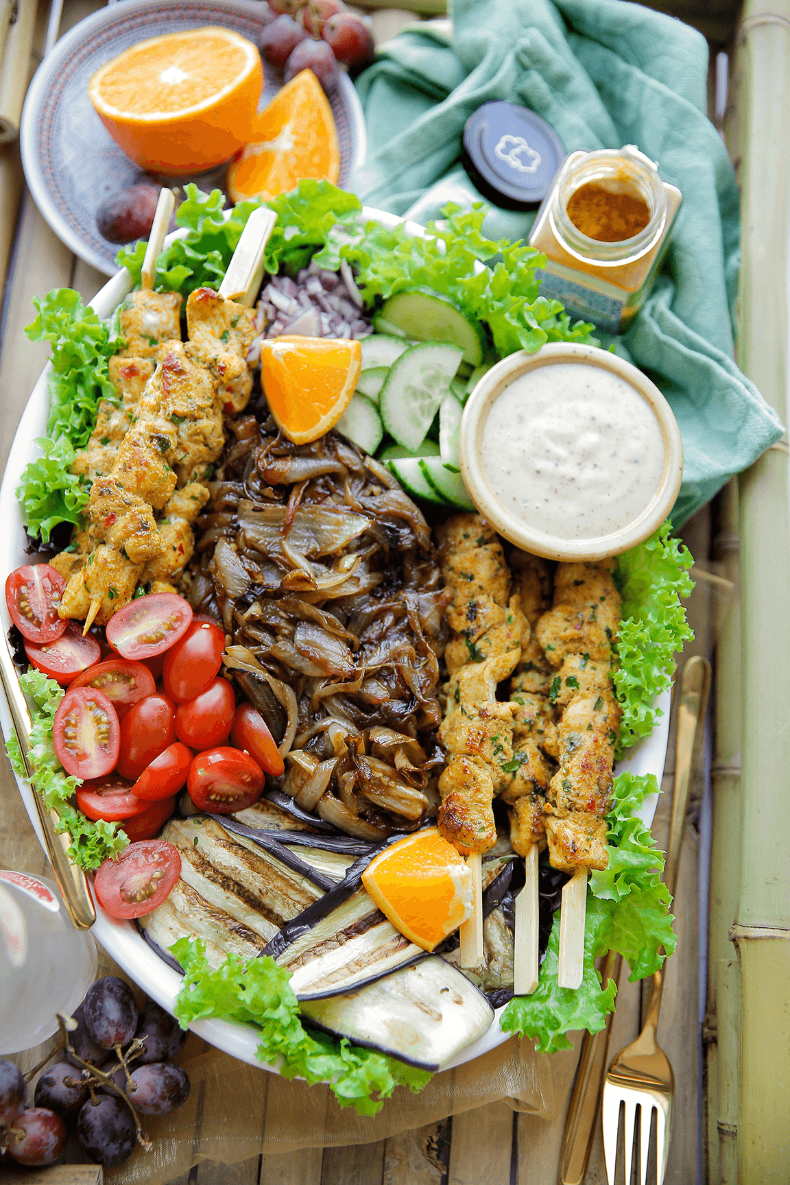 Gemarineerde kipspiesjes met salade eindresultaat