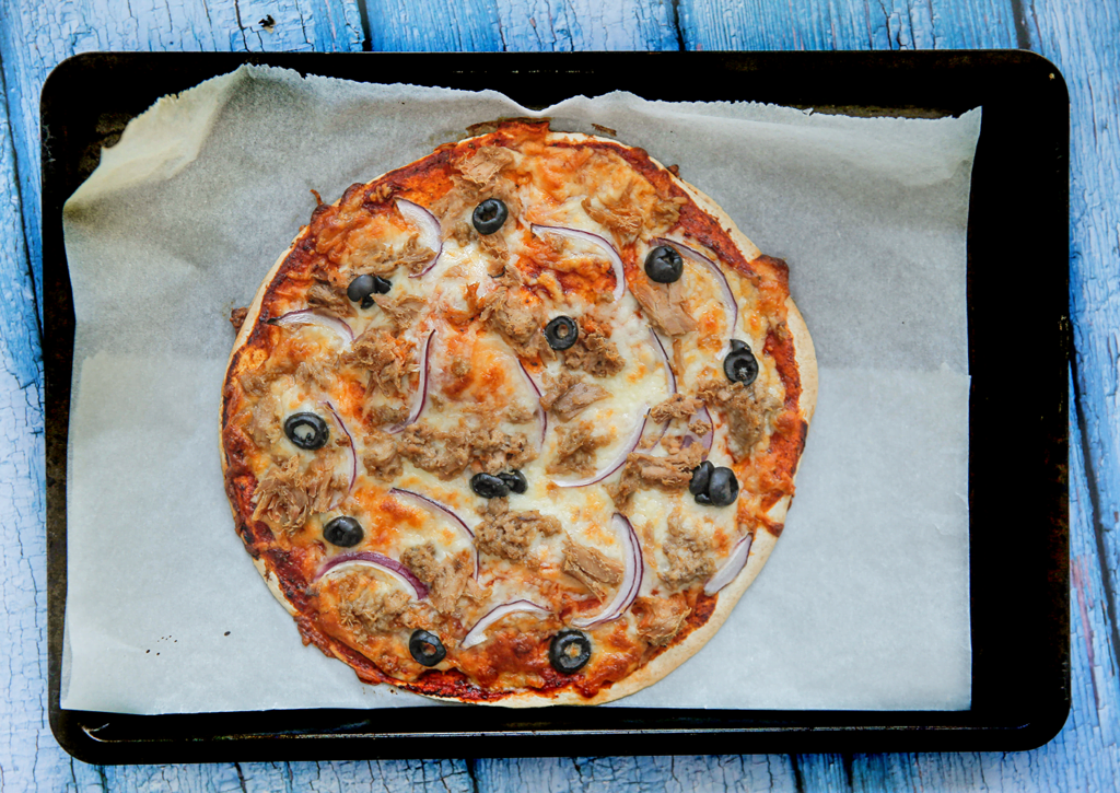 Zet de wrap-pizza’s in een voorverwarmde oven op 220 ℃. Bak 7-10 minuten of tot de kaas is gesmolten.