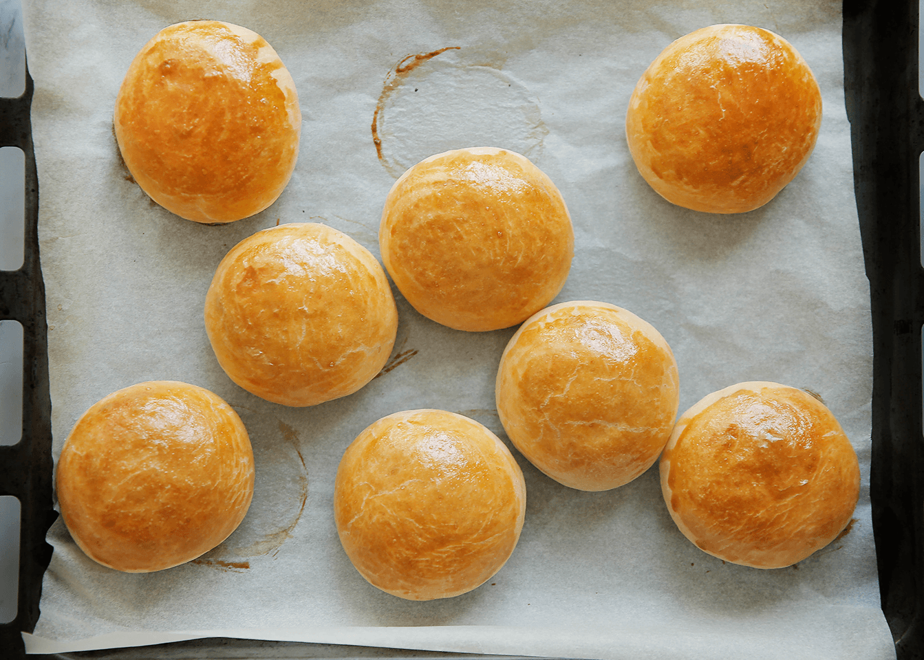 Burgerbroodjes bakken in de oven