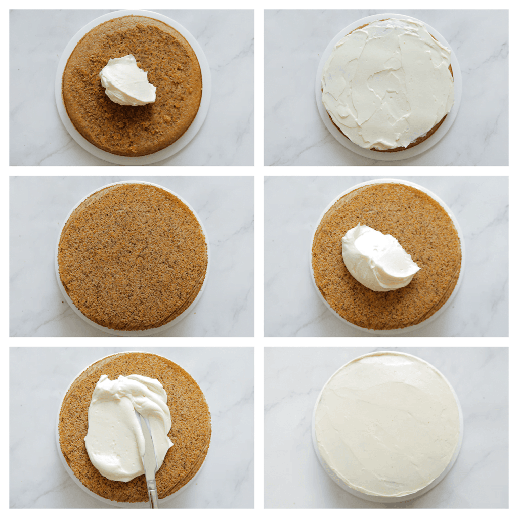 Neem een cake en smeer er een laagje van de room&nbsp;op. Leg de andere cake erop. Smeer de room uit over de hele cake. Maak egaal. Leg de worteltaart, afgedekt, 1 uur in de koelkast zodat de topping stevig wordt. Mag ook langer.