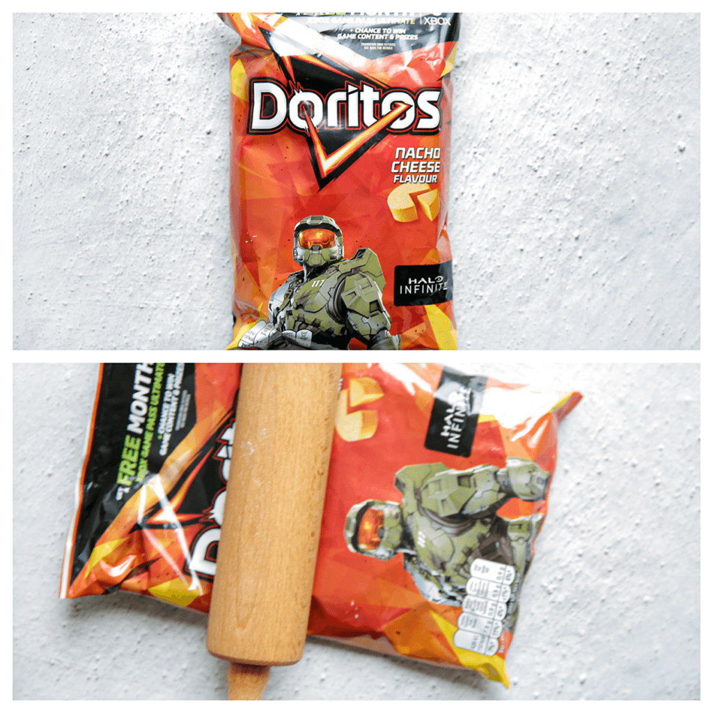 Verkruimel de Doritos.