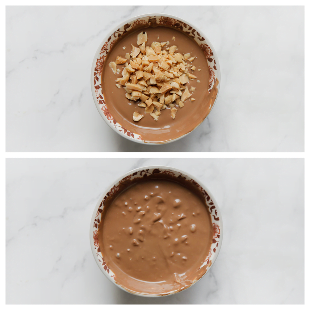Hak de noten en smelt de melkchocolade au bain marie. Voeg de stukjes noten toe en meng goed.