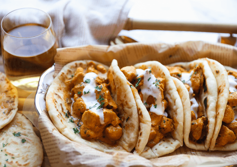Naan gevuld met kaas en kip