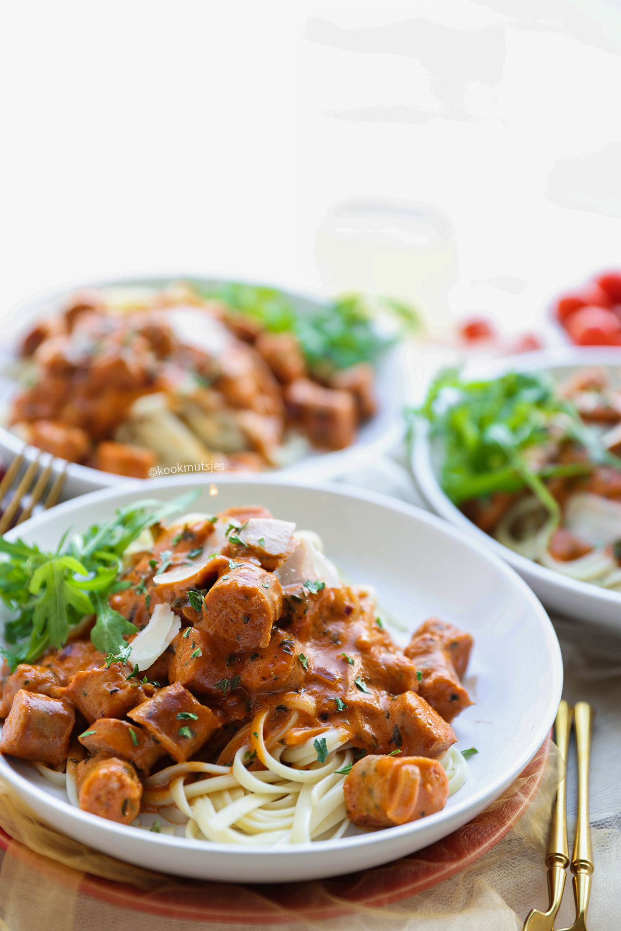 Linguine met merguez in tomatensaus | Kookmutsjes