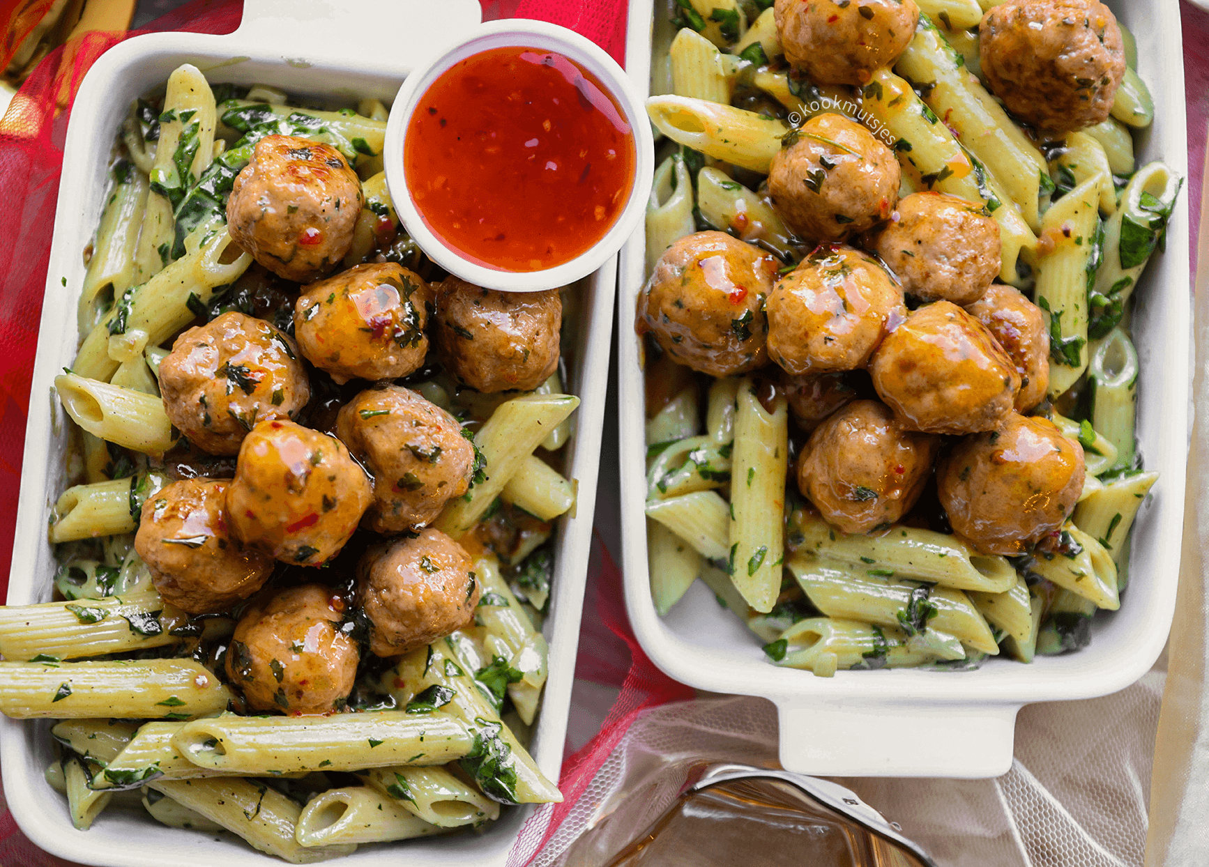 Penne met gehaktballen in saus Kookmutsjes