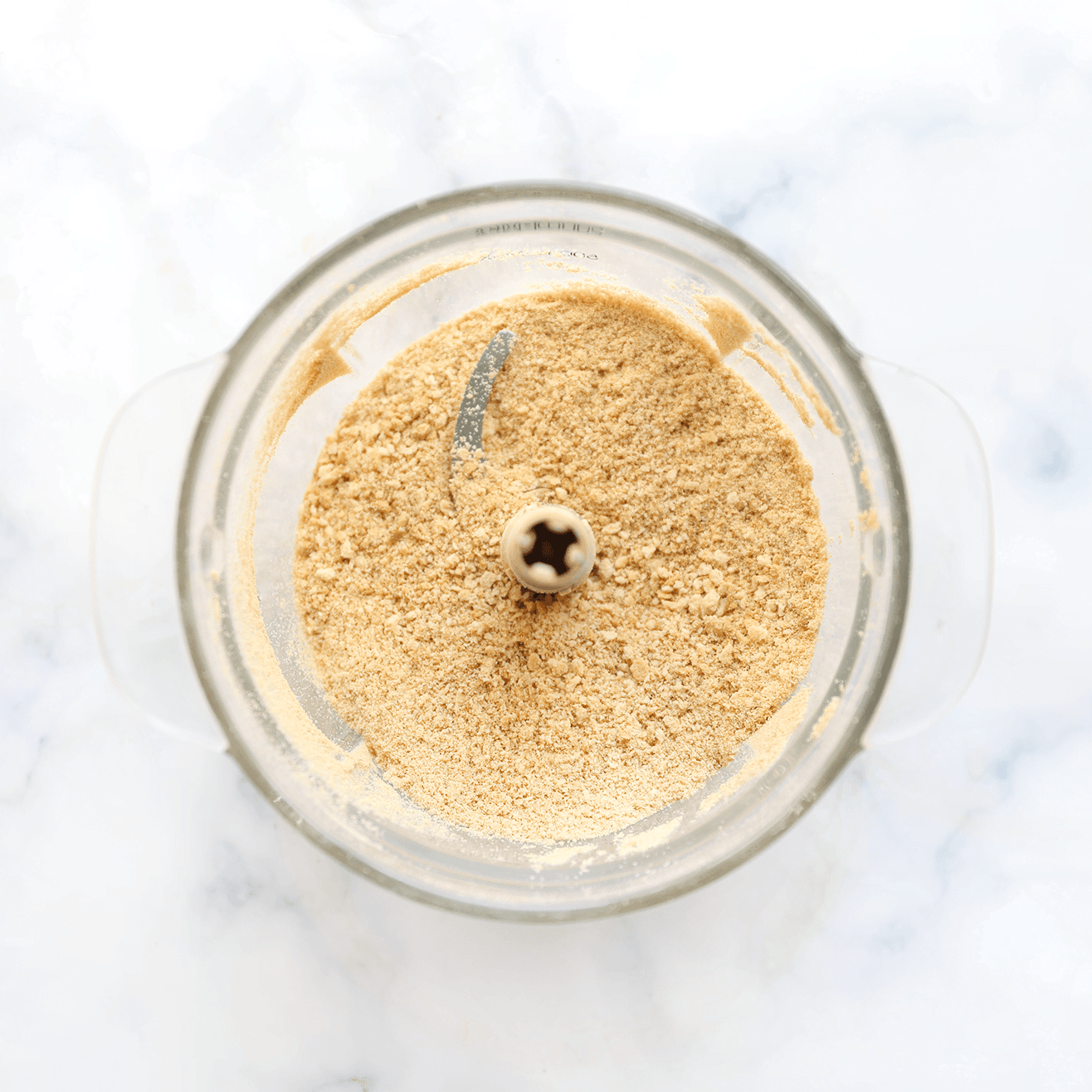 Maria biscuit niet al te fijn malen in een hakmolen