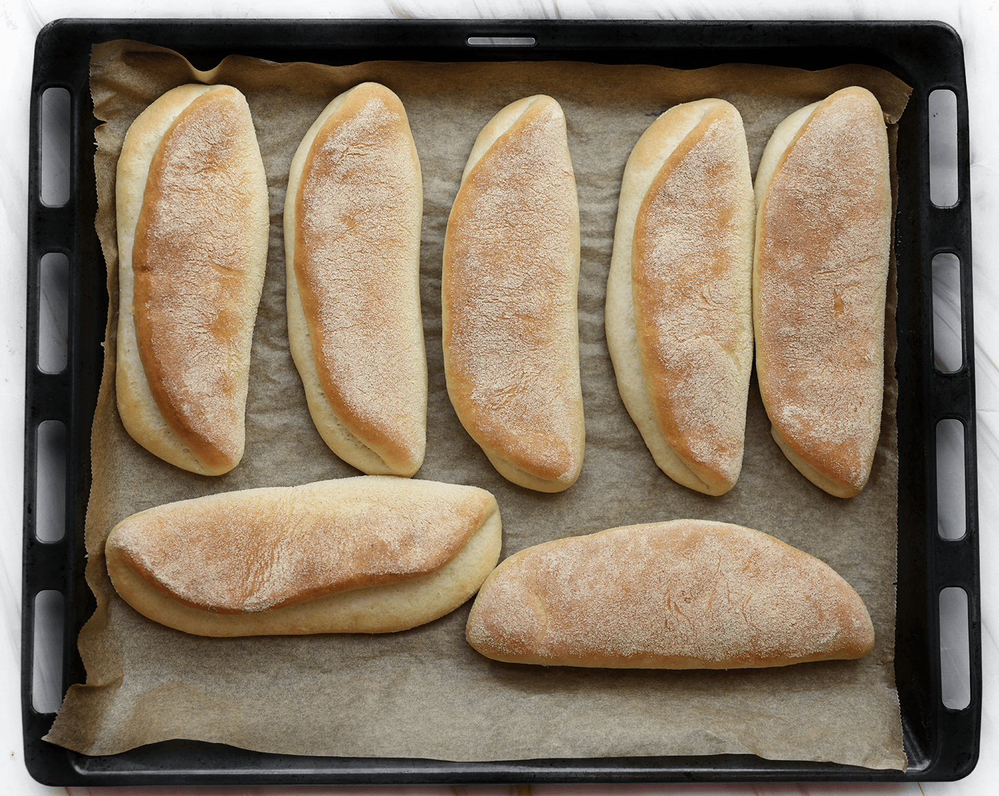 Broodjes gaar bakken in de oven