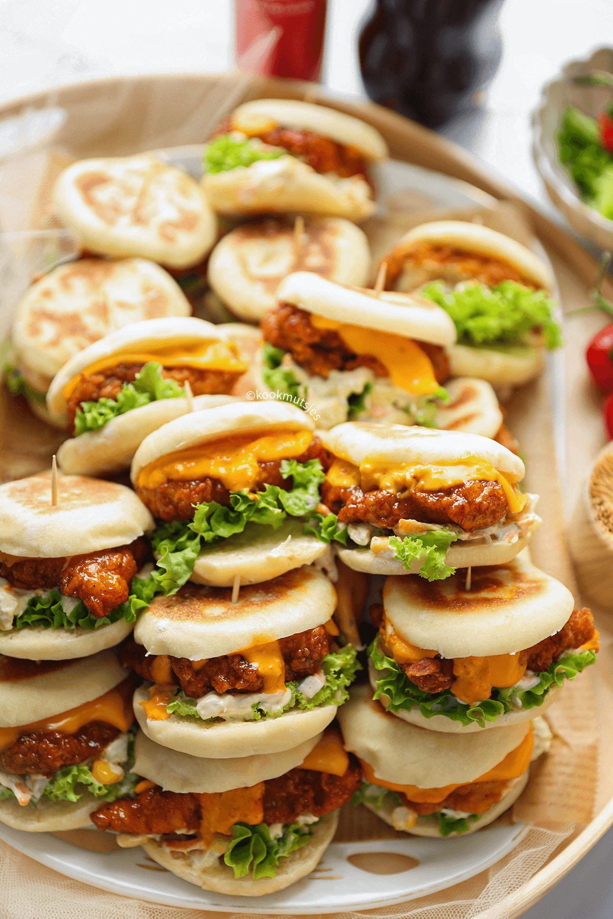 Mini broodjes met krokante kipburgers eindresultaat Kookmutsjes