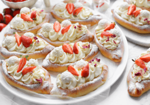 Zoete romige kokosbroodjes Kookmutsjes