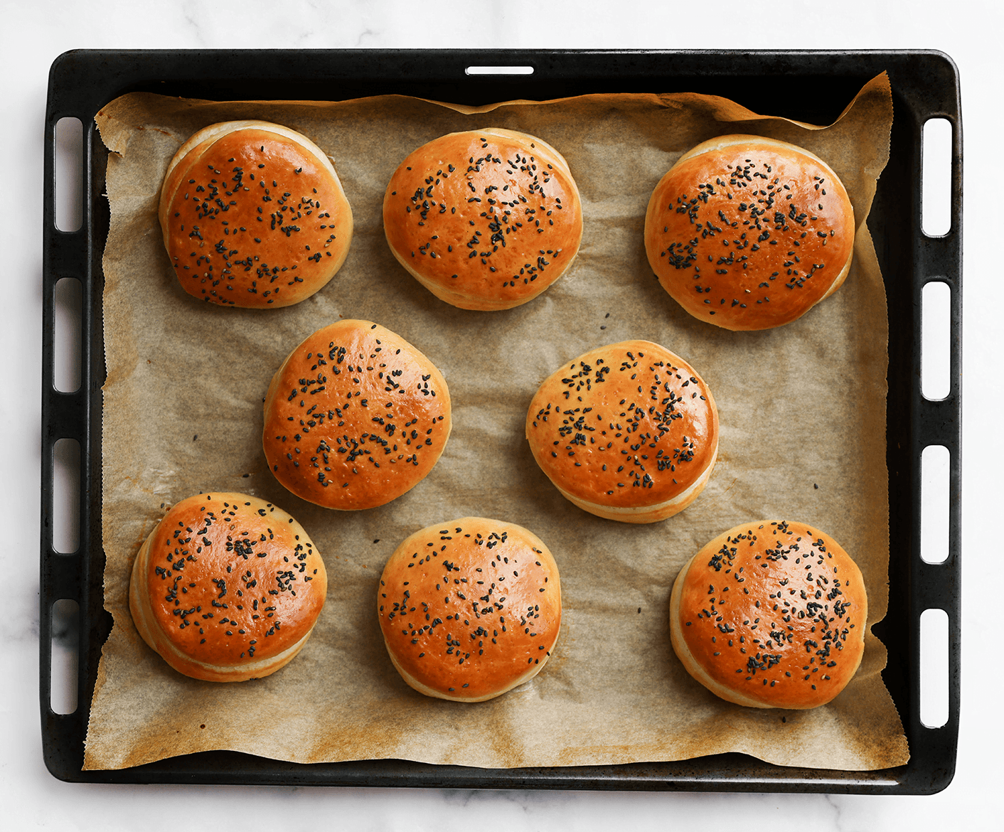 Broodjes goudbruin bakken in de oven