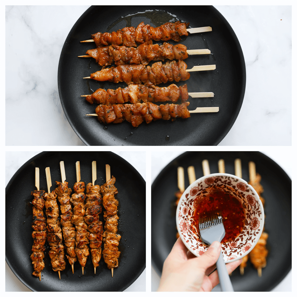 Verhit een scheutje zonnebloemolie in een koekenpan op middelhoog vuur. Voeg de kipspiesjes toe en bak ze rondom gaar. Bestrijk de kipspiesjes met de saus.