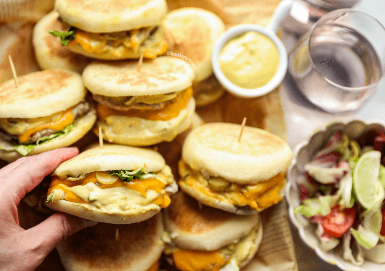 Panbroodjes met gehaktburgers