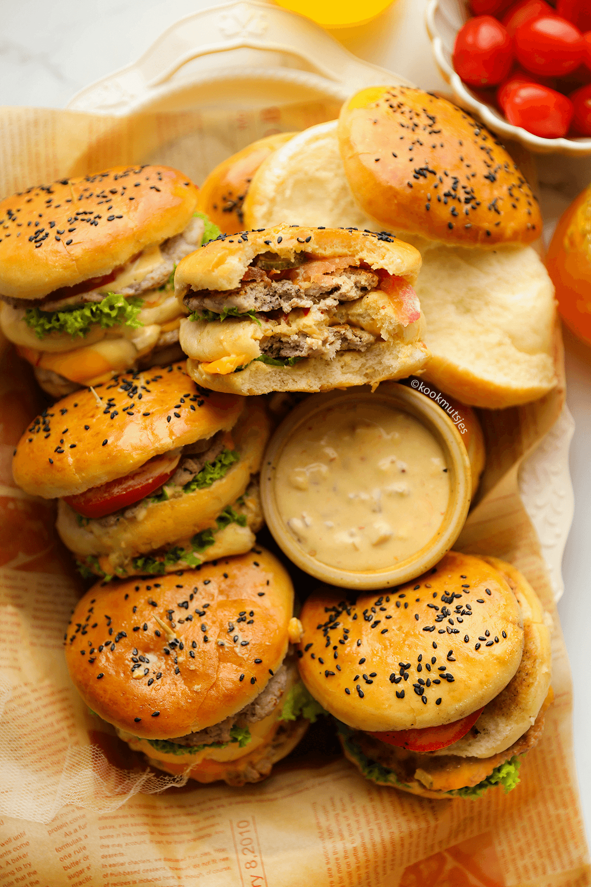 Triple burgerbroodjes eindresultaat van Kookmutsjes