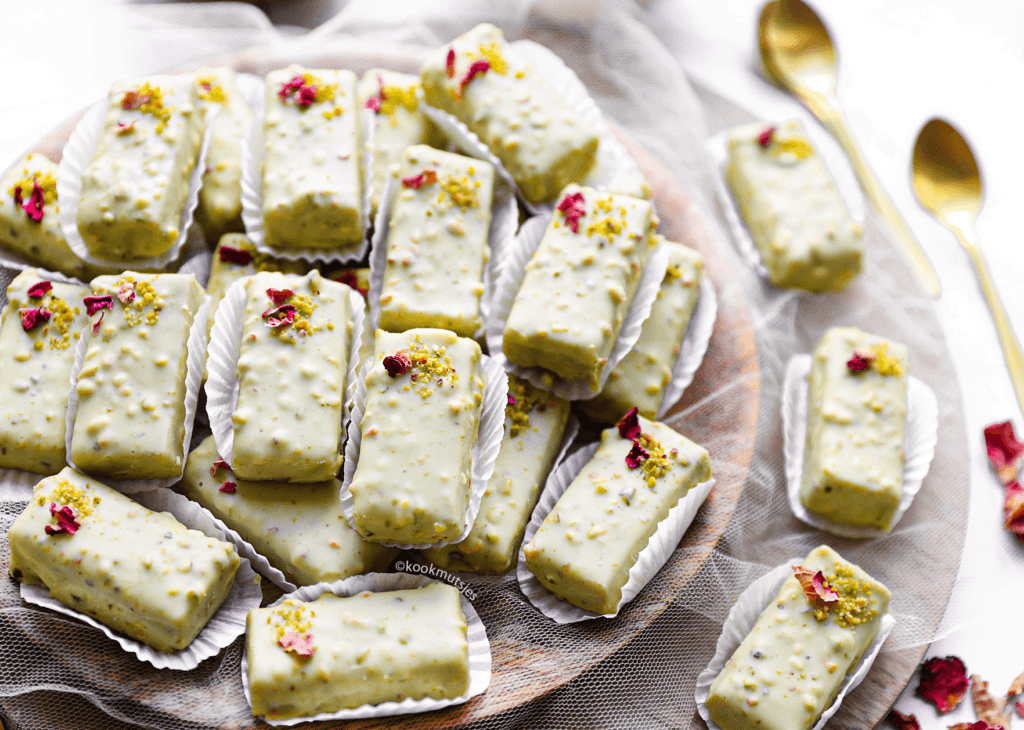 Chocolate Pistachio Cookies (No Bake) - Kookmutsjes