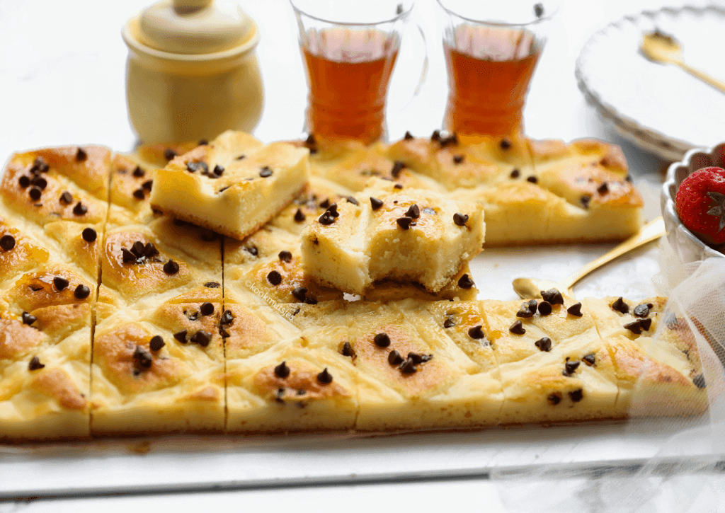 Yellow Cream Cake with Chocolate Drops - Kookmutsjes