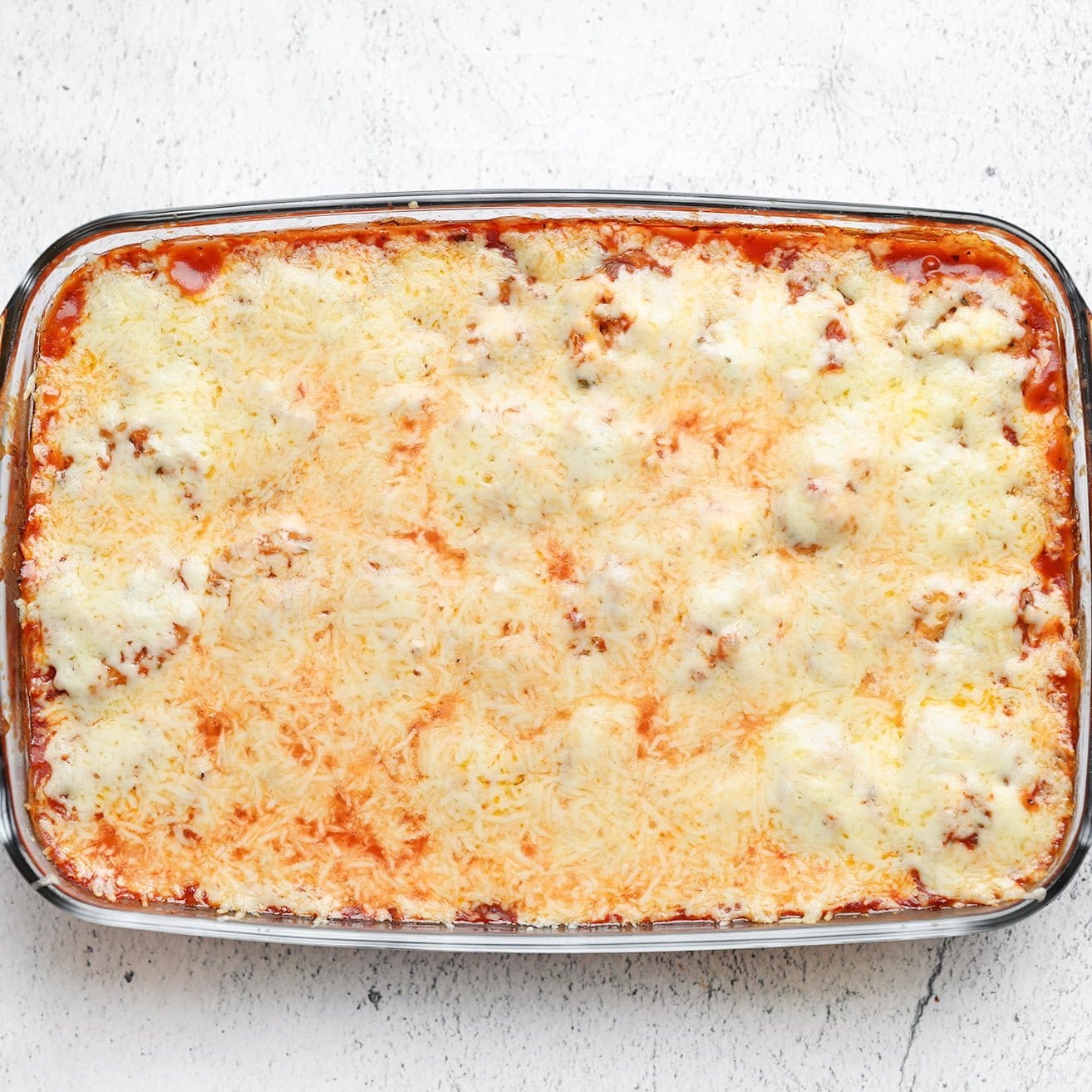 Ovenschotel bakken in de oven totdat de kaas is gesmolten
