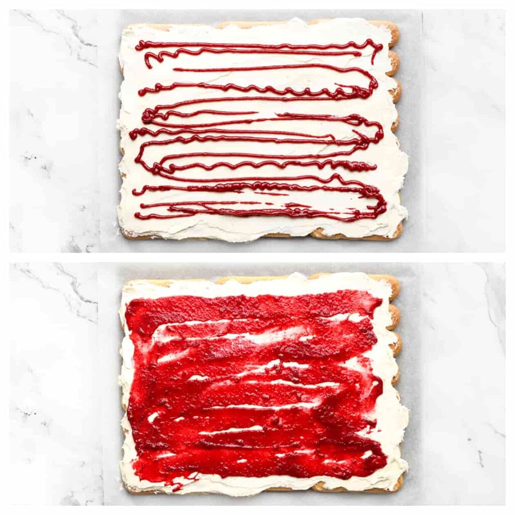 Na 2 uur haal je de lange vingers met room uit de koelkast. Spuit het frambozenmengsel erover en verdeel het gelijkmatig. Rol de lange vingers op met behulp van het bakpapier. Plaats de frambozenrolcake in de koelkast en laat het een aantal uur opstijven, bij voorkeur een nachtje, zodat de smaken goed kunnen intrekken.