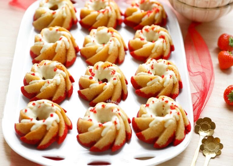 Vanilla Red Velvet Cakes