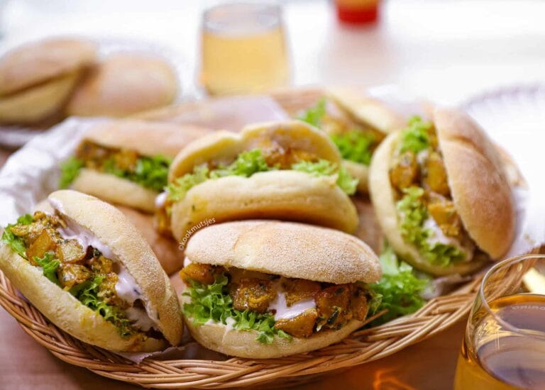 Griesmeelbroodjes met Batata Harra