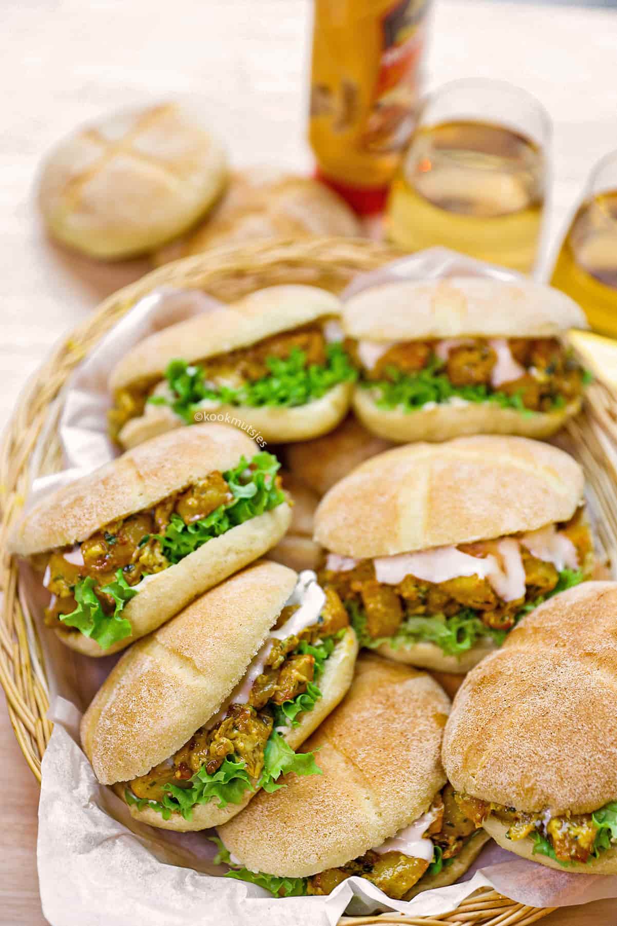 Griesmeelbroodjes met batata hara eindresultaat Kookmutsjes