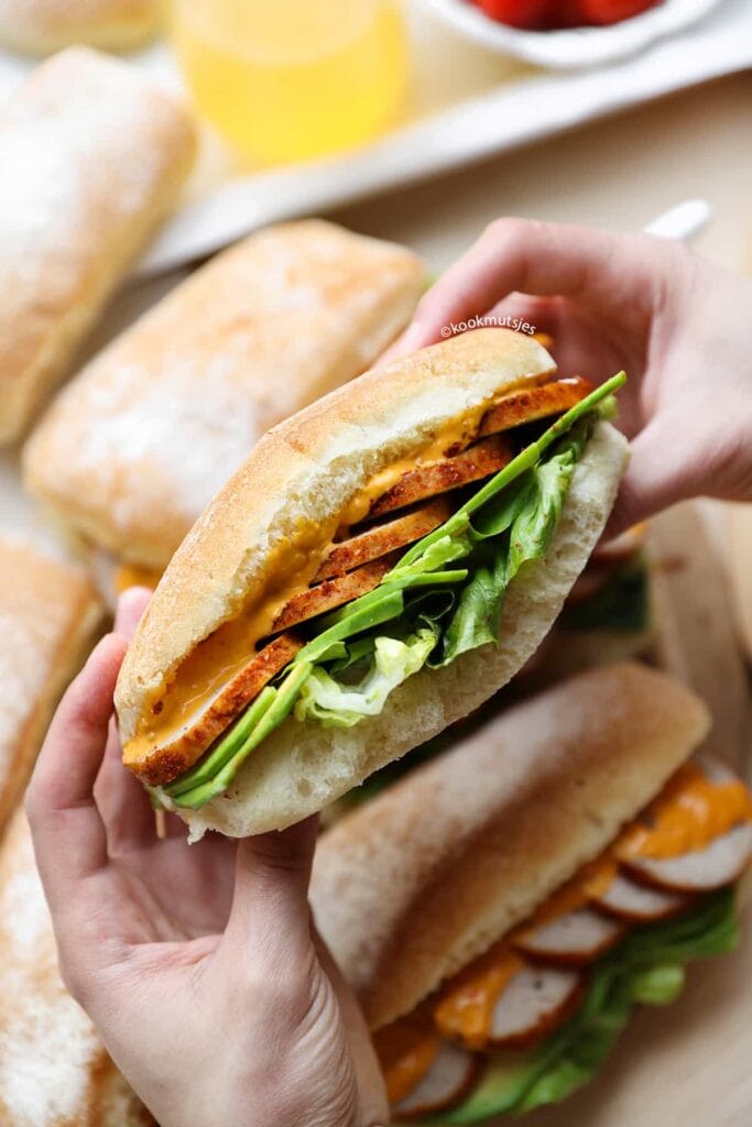 Kip grillworst eindresultaat broodje Kookmutsjes