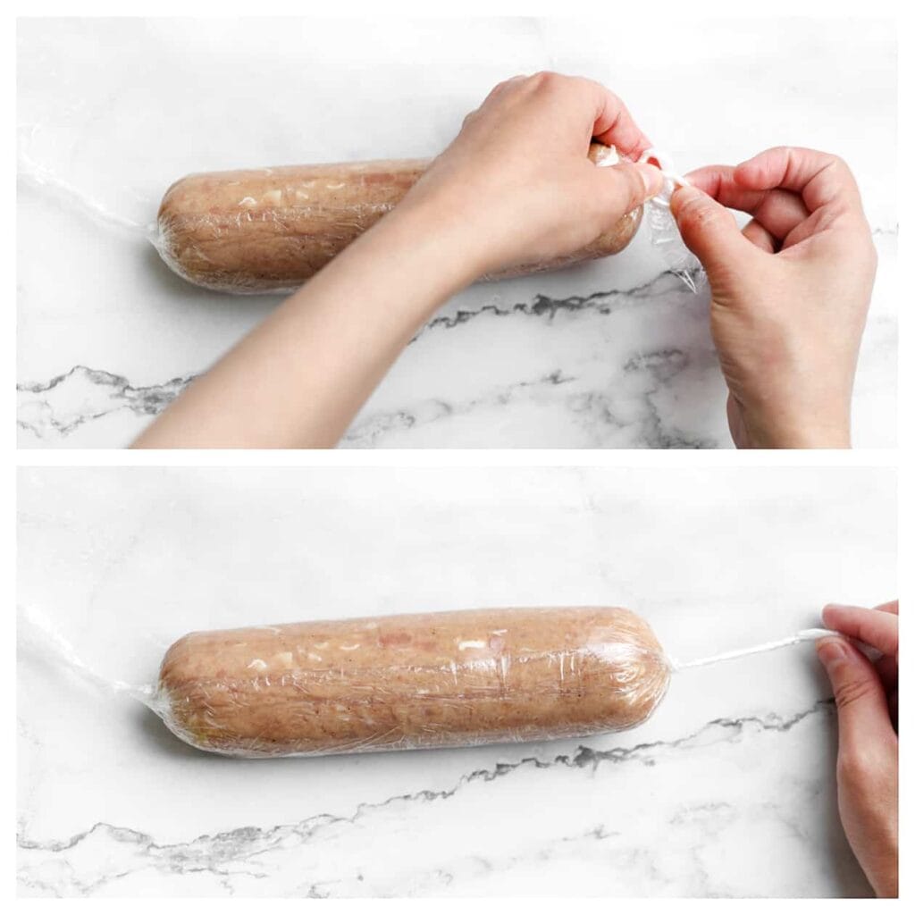 Knoop de uiteinden goed dicht. Herhaal dit proces met de rest van het kippengehaktmengsel. Je zou hier ongeveer 3 worsten uit moeten halen.