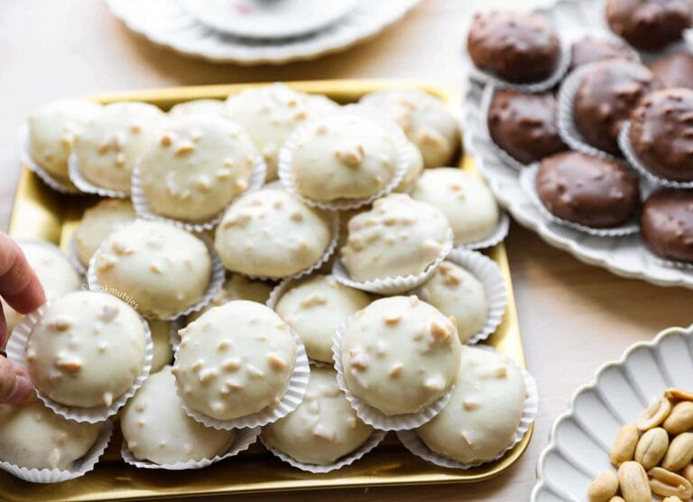 Peanut Crumble Cookies