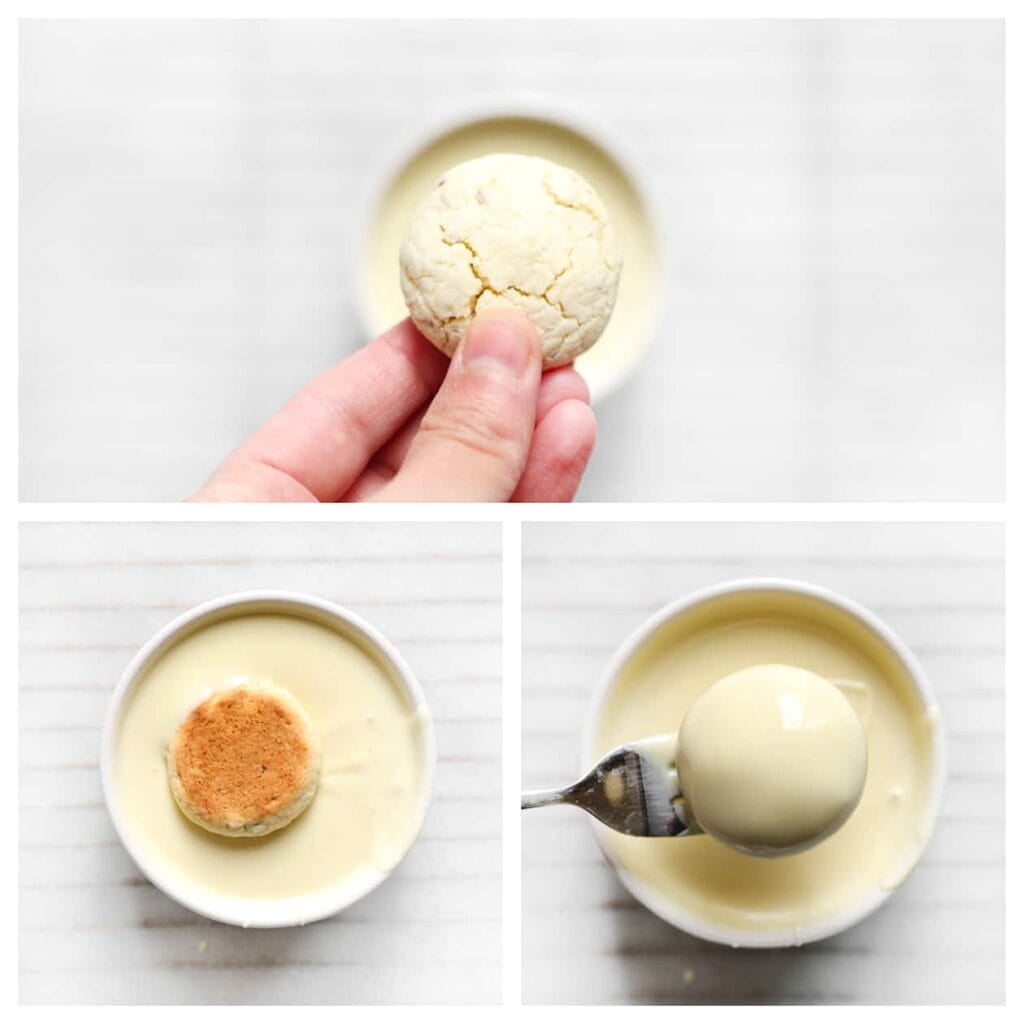 Nadat de koekjes volledig zijn afgekoeld, doop je ze &eacute;&eacute;n voor &eacute;&eacute;n in gesmolten witte chocolade.