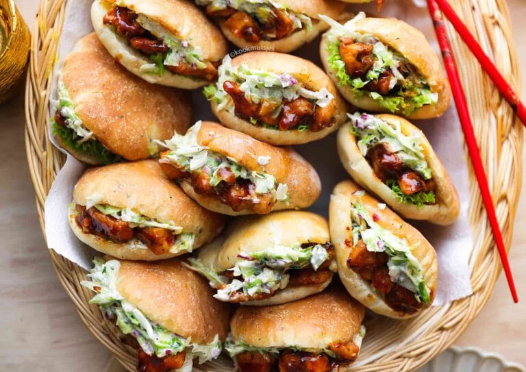 Plofbroodjes met Hete Kip en Salade