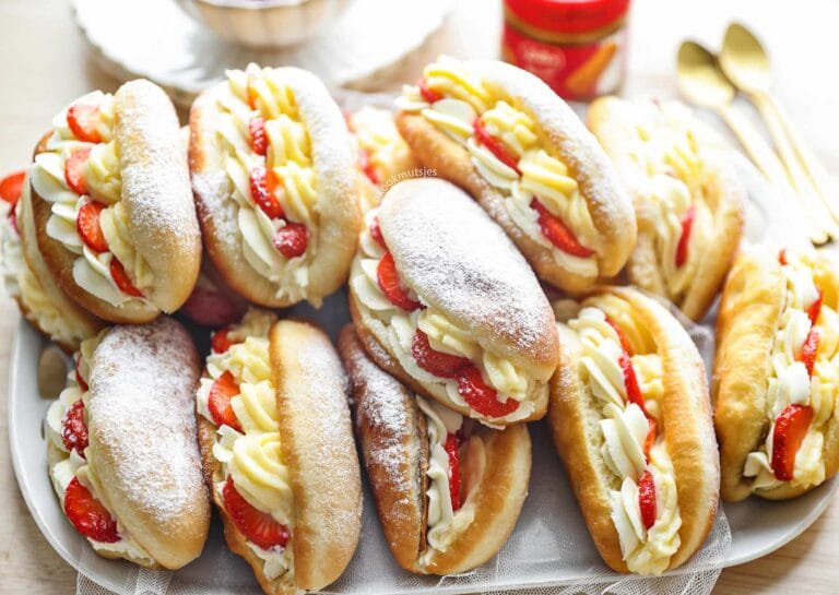 Donuts Gevuld met Room en Aardbeien