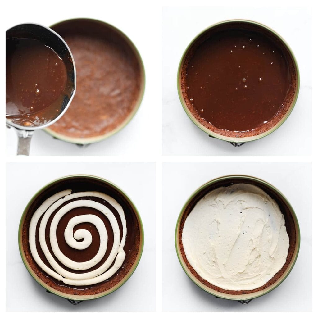 Giet de chocoladeganache over het koekjesdeeg en verdeel het gelijkmatig. Spuit een laag van het roommengsel over de ganache en smeer het goed uit.