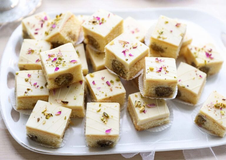 Cake With Pistachio And White Chocolate