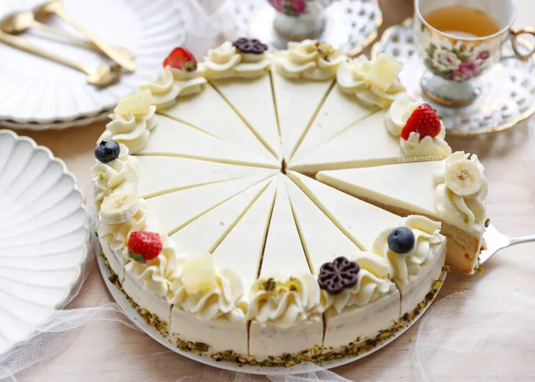 Vanilla Cake With Custard